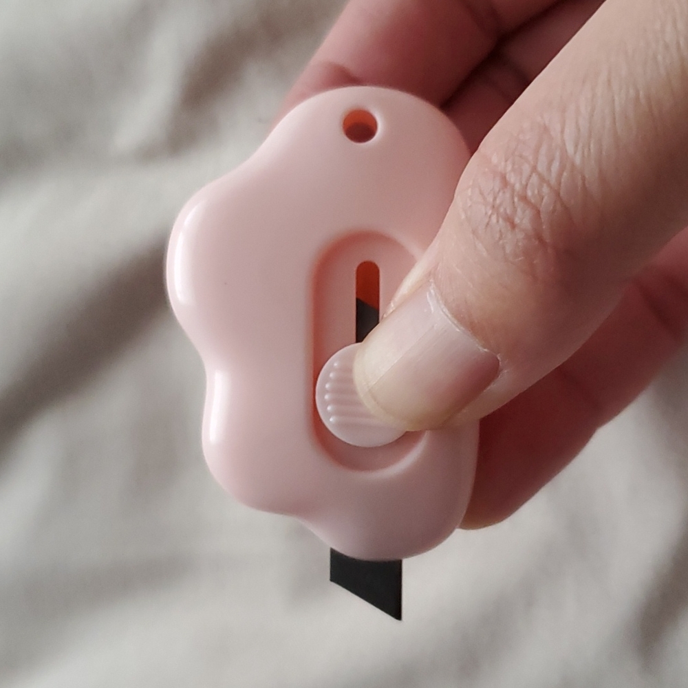 Pink Boxcutter Keychain - Picture 3 of 3